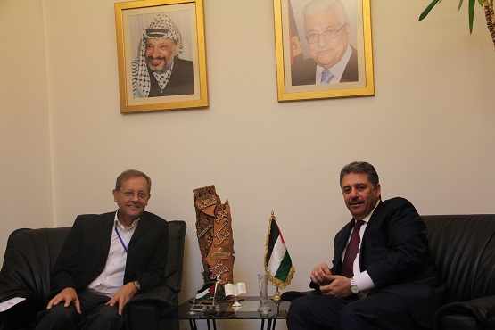 السفير دبور يستقبل نائب مدير عام الاونروا في لبنان