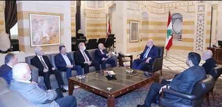 وفد مركزية "فتح" يلتقي رئيس الوزراء اللبناني