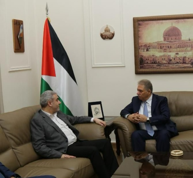 السفير دبور يلتقي وزير العمل اللبناني مصطفى بيرم