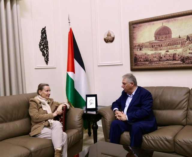 السفير دبور يلتقي مدير شؤون  وكالة الاونروا في لبنان